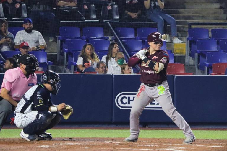 Tomateros de Culiacán es frenado en Monterrey por Sultanes