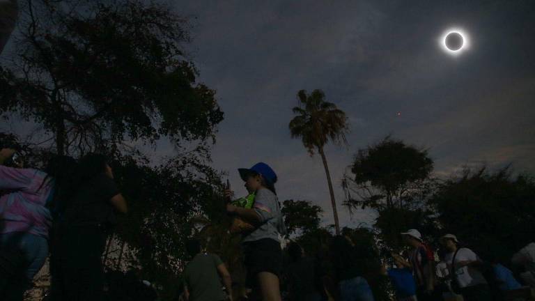 Momento en que se vivía en Mazatlán el Eclipse Solar total.