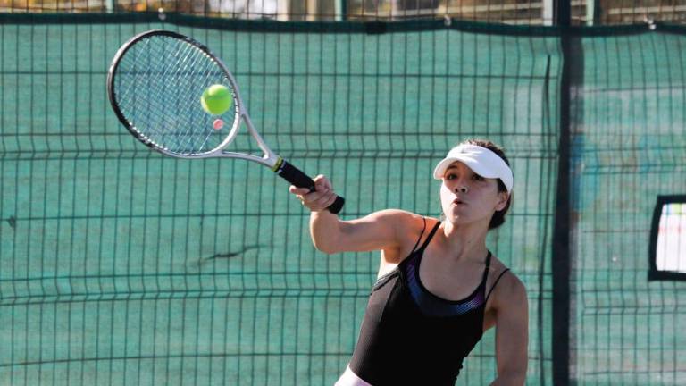 Karla Urías derrota por marcador de 8-3 a Sarah Tarabay.