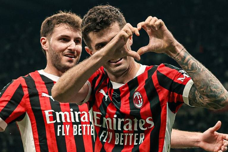 El mexicano Santiago Giménez rescata al Milan antes de la final de Copa