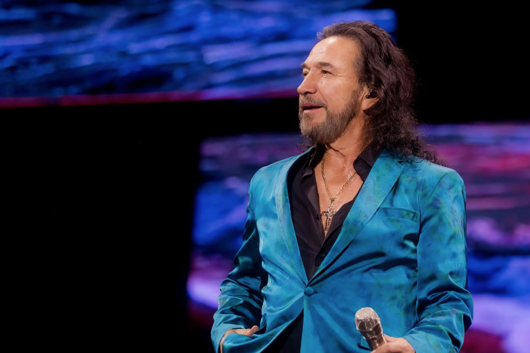 Recrea Marco Antonio Solís baile de Kendrick Lamar con el tema ‘They’re not like us’