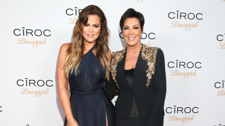 Khloe Kardashian y Kris Jenner vivirán una al lado de la otra en la exclusiva área de Calabasas, en Los Ángeles.