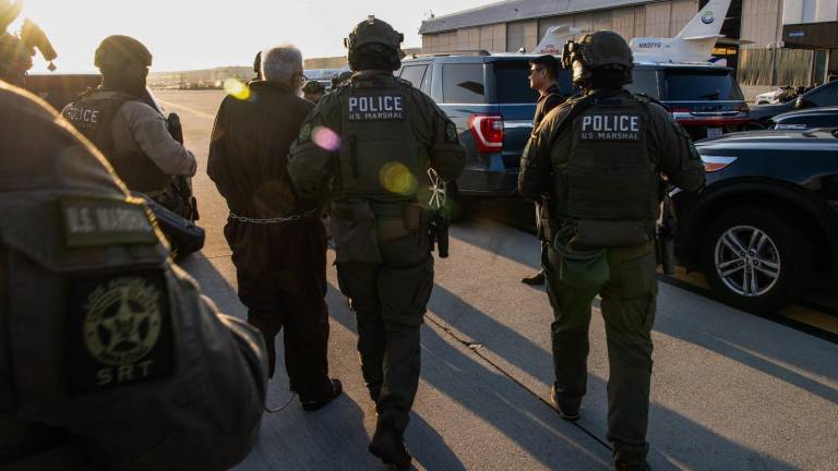 El Departamento de Justicia de Estados Unidos informó que envió a México a 13 presuntos narcotraficantes para que cumplan su condena en cárceles mexicanas.