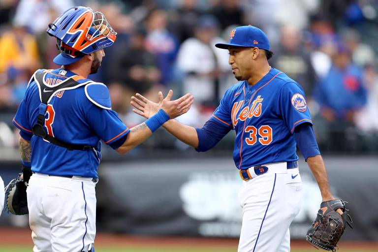 Los Mets barren doble jornada con joya de Carlos Carrasco