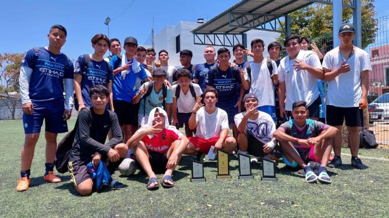 Alarcón FC fue el flamante campeón juvenil.