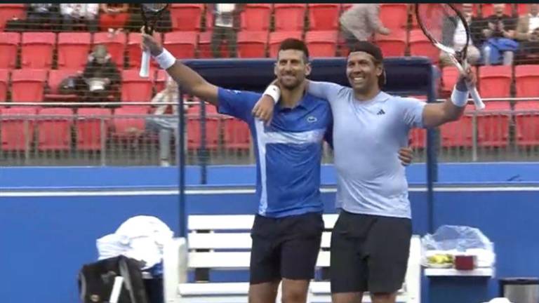 Novak Djokovic y Fernando Verdasco salieron airososos en el torneo de dobles de Doha.