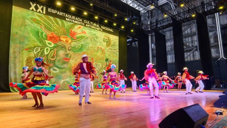 Jóvenes de Sinaloa participan en encuentro cultural nacional.