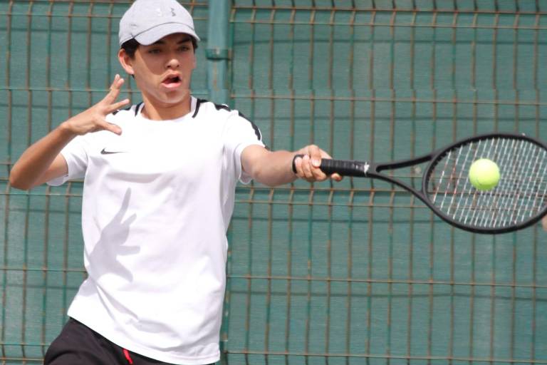 Avanzan Martínez y Morales a la final del Torneo de Tenis de la Primavera 2021