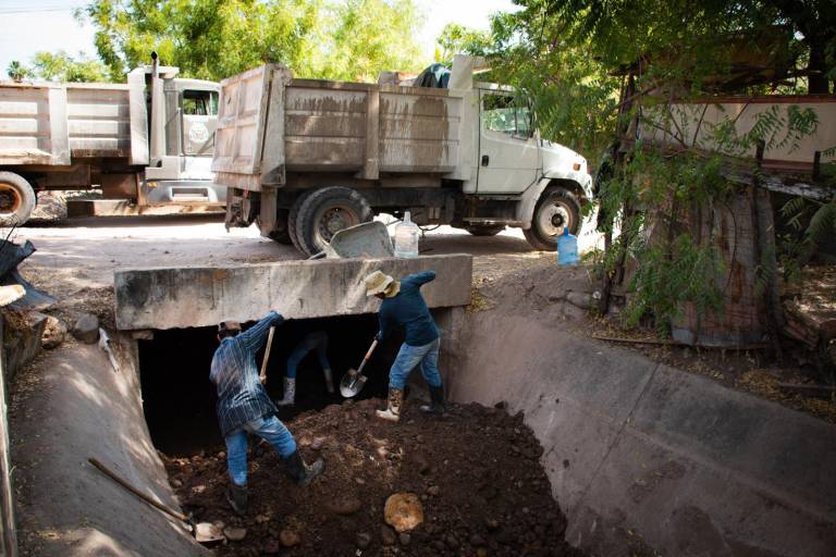 Para evitar más accidentes, inicia limpieza de arroyos, drenes y canales en Culiacán