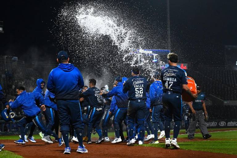 Yaquis viene de atrás ante Naranjeros en Obregón