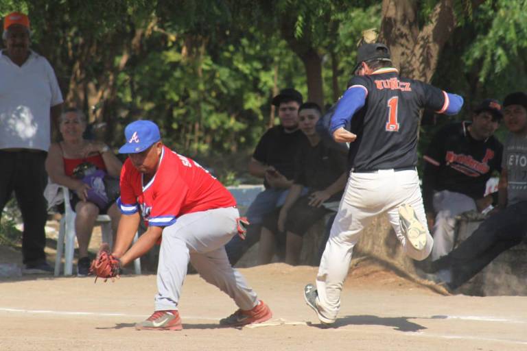 Los Plebes del Rancho se meten a semifinales de la Liga de Beisbol Eco Taxis Verdes 2021