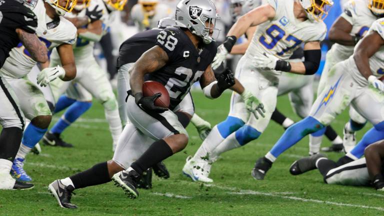 Raiders y Chargers dieron lo que para muchos fue el mejor partido de la temporada en la NFL.