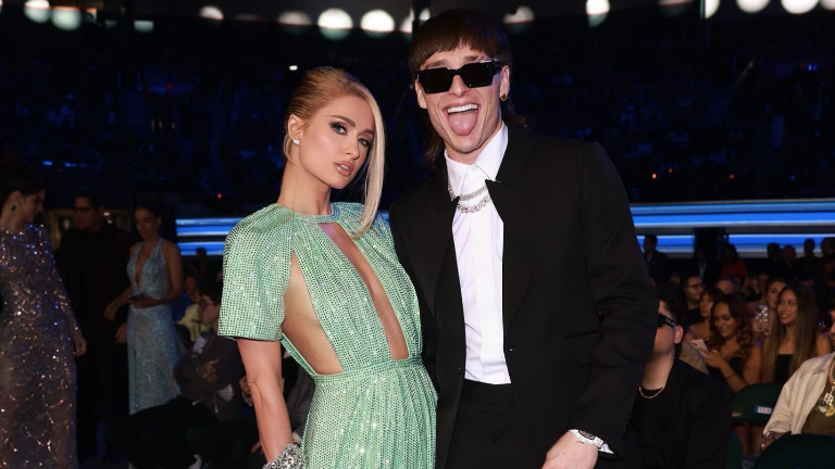 Paris Hilton y Peso Pluma.