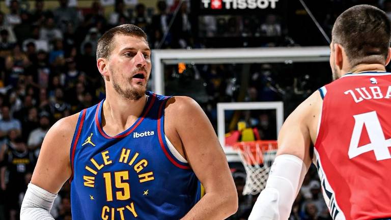 Nikola Jokic tuvo 16 puntos.