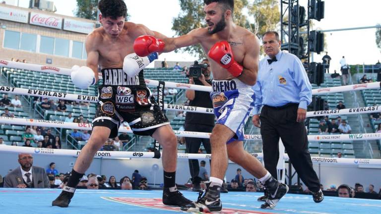 Jesús “Veneno” Aréchiga (der.) sigue trabajando arduamente para cuando llegue su próximo combate.