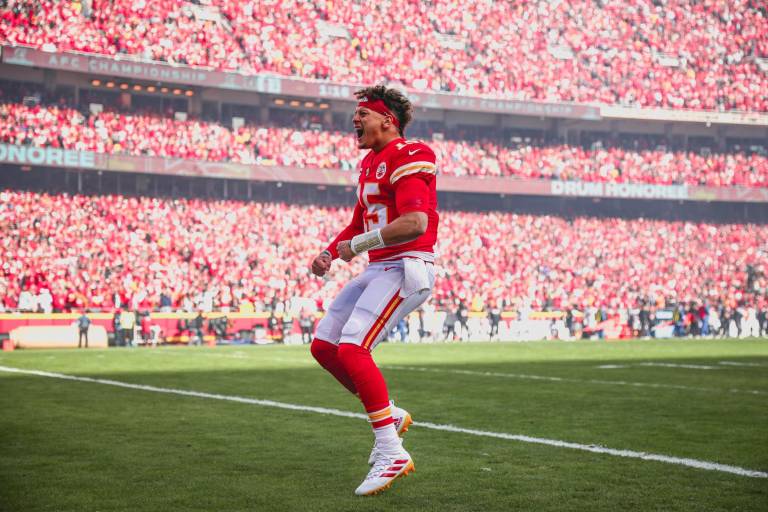 Mahomes extiende su contrato con Chiefs por cuatro años y 210.6 millones de dólares