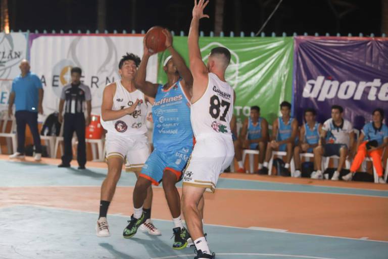 Delfines barre en la serie inaugural a Liebres de Guasave, en Cibapac