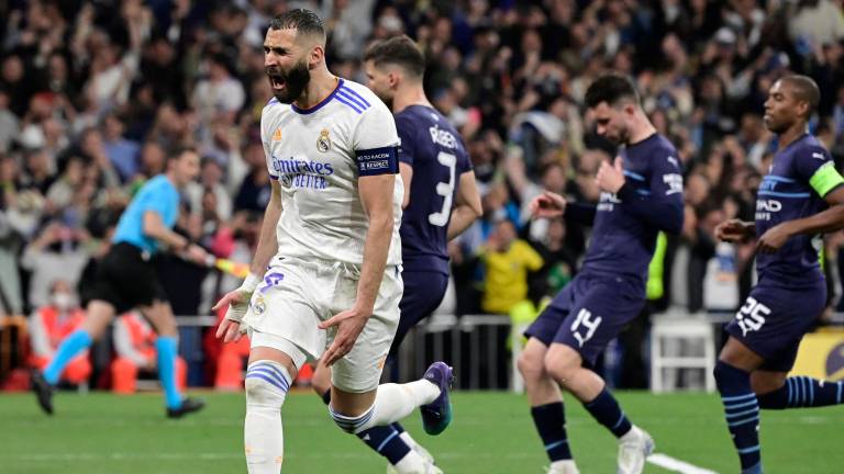 Karim Benzema anota de penalti.