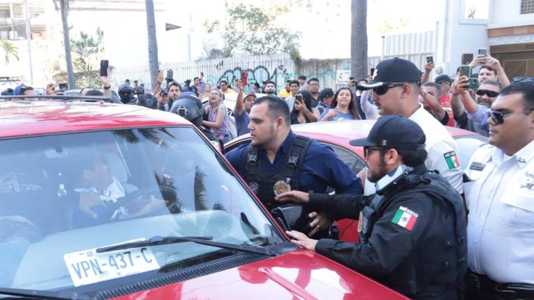 Con el arribo de la Secretaría de Seguridad Pública Municipal a una protesta en Mazatlán se generó un altercado.