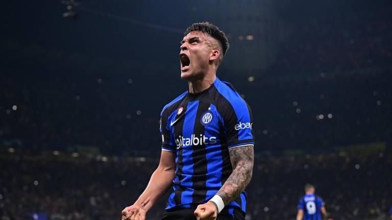 Lautaro Martínez anota en el empate 3-3 del Inter ante el Benfica.