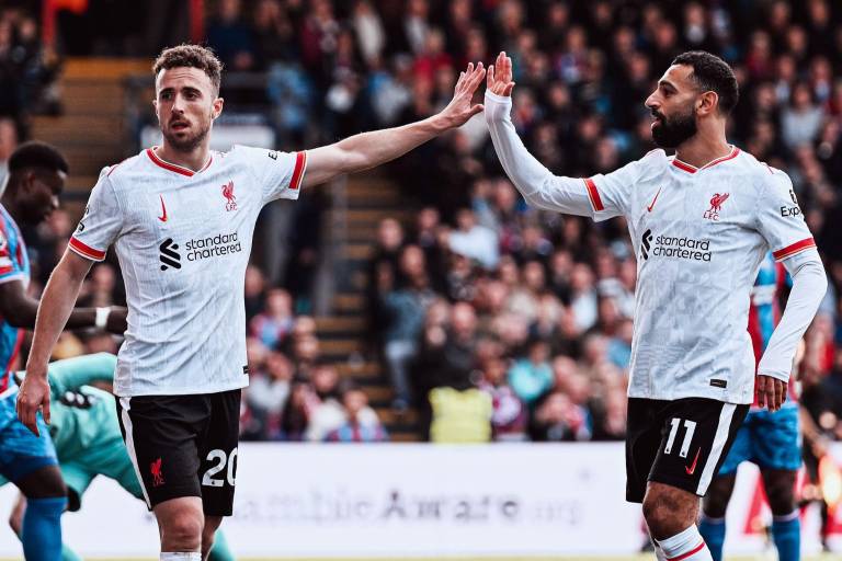 Liverpool se va al parón como líder, Manchester City y Arsenal remontan