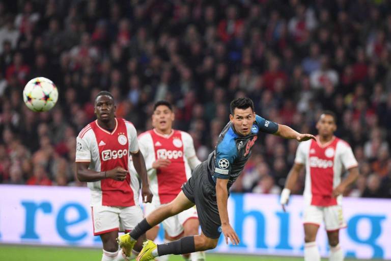 ‘Chucky’ Lozano y el Napoli golean al Ajax de Edson Álvarez