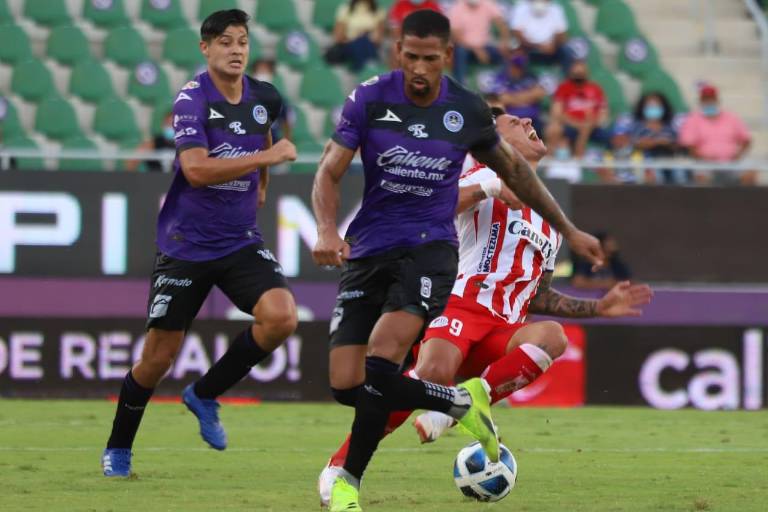 Mazatlán FC deja ir el triunfo ante el San Luis en el último suspiro