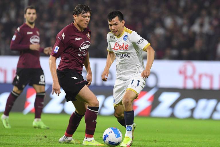 El Napoli consigue el triunfo ante el Salernitana con Chucky Lozano como titular
