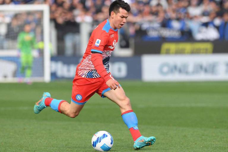 Chucky Lozano brilla con asistencia en triunfo del Napoli ante el Atalanta