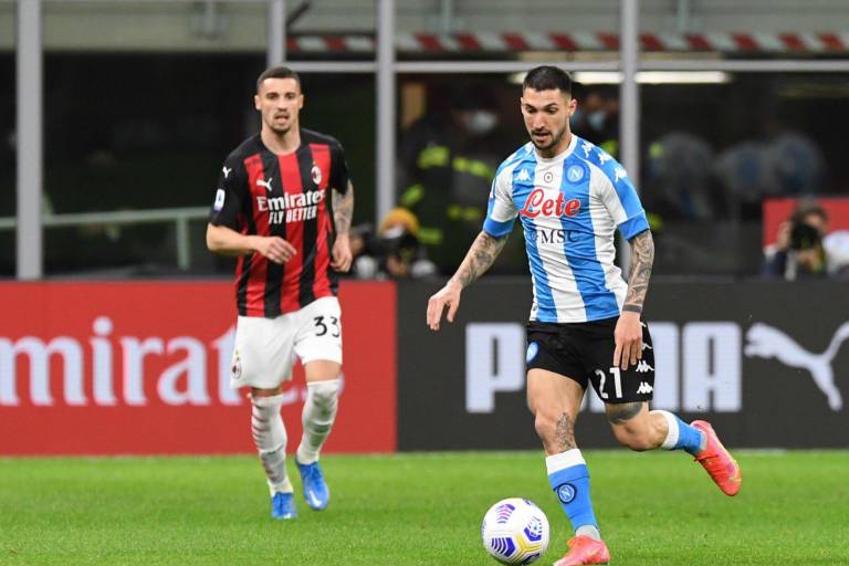 El Napoli tumba al Milán y da medio Scudetto al Inter