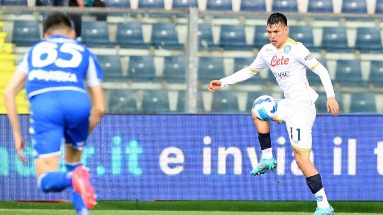 Hirving Lozano tuvo destacada participación, pero tras su salida, su equipo cedió la ventaja y perdió.