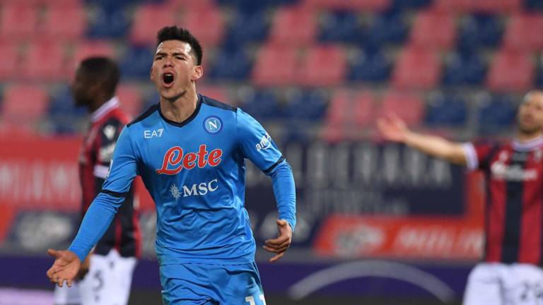 Hirving Lozano le dio el triunfo al Nápoles con par de goles.
