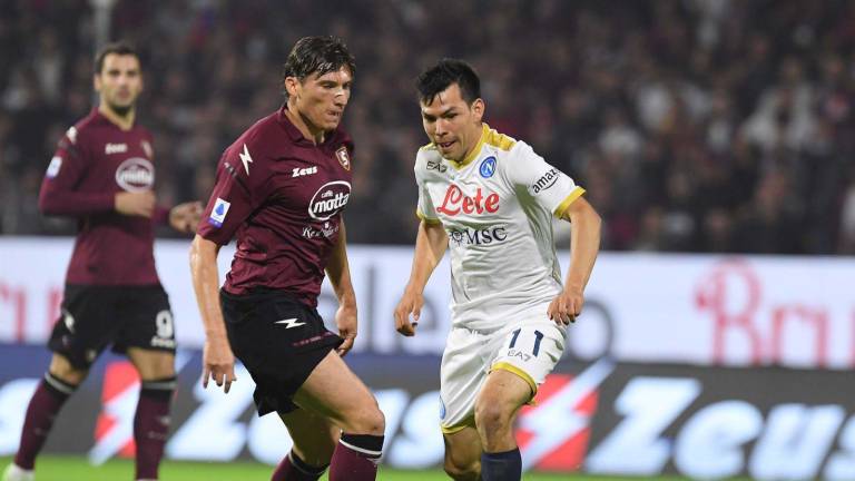 El mexicano Hirving Lozano arrancó el juego con el Napoli.