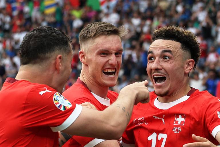 Suiza elimina al campeón Italia y avanza a cuartos