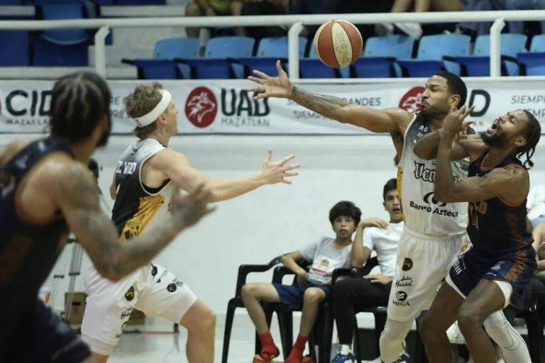 Venados Basketball sale por la hombrada ante Ángeles