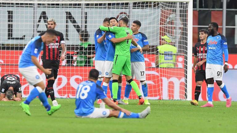 Napoli gana en el Giusseppe Meazza.