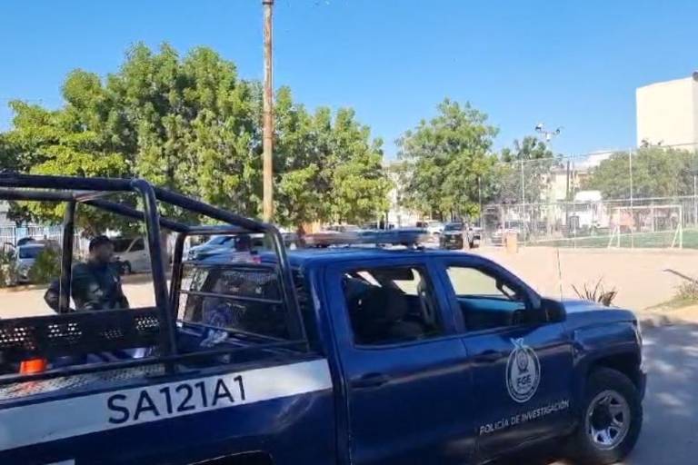 Despojan vehículo a mujer con lujo de violencia en Culiacán