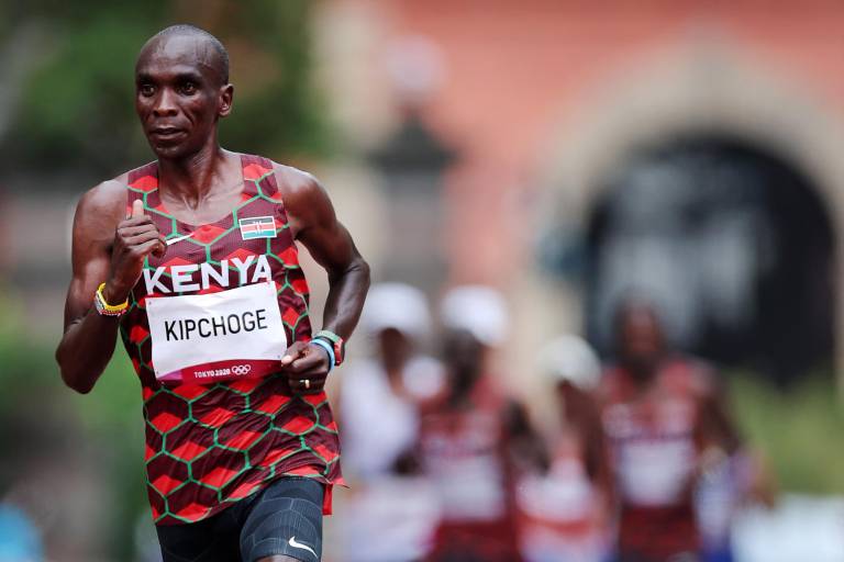 Eliud Kipchoge es bicampeón olímpico del maratón; mexicanos, lejos del podio