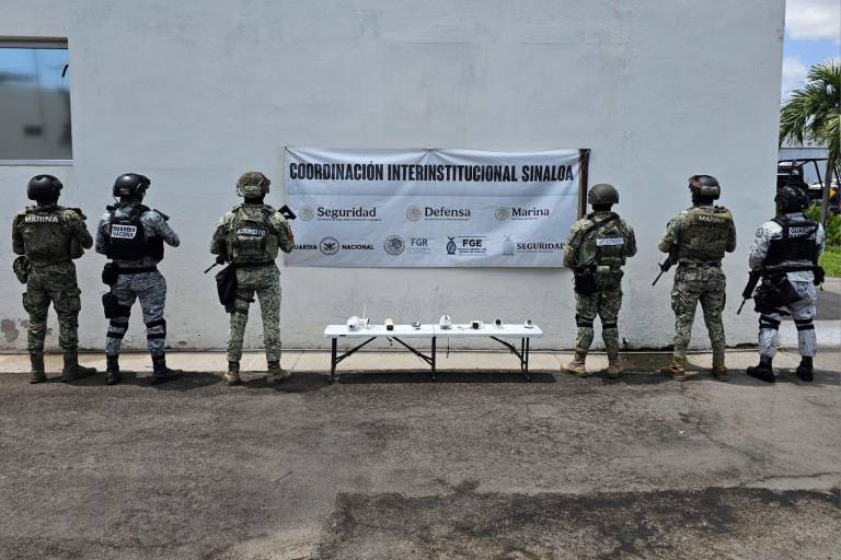 Arsenal, chalecos blindados y vehículos robados: nuevo hallazgo de fuerzas federales en Navolato