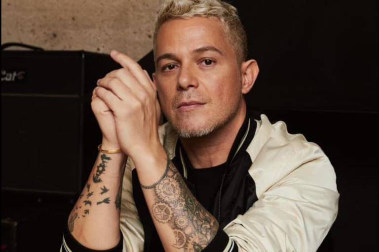 Brinda Alejandro Sanz alegría a los niños en el Día de Reyes