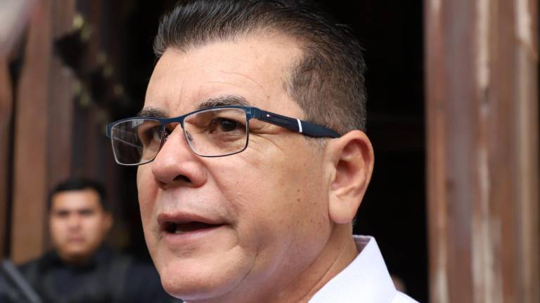 El Alcalde de Mazatlán informó que se están haciendo los análisis del agua como debe ser.