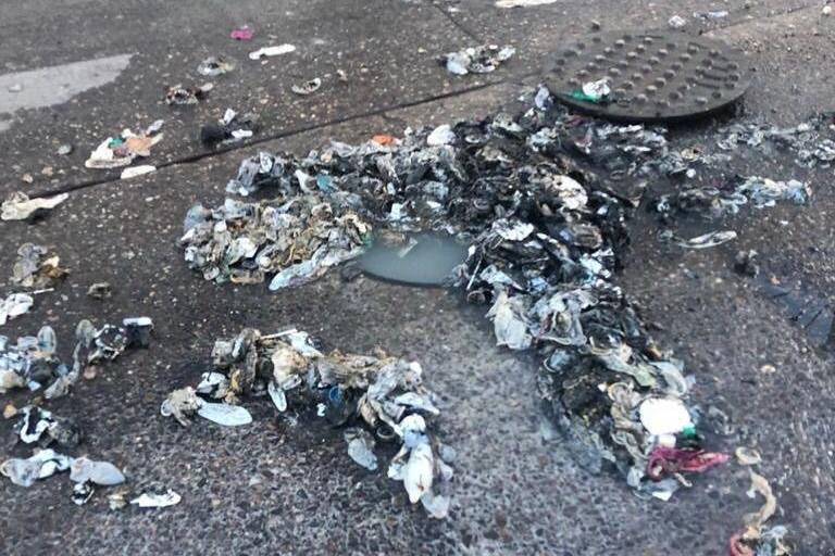 Rebose de alcantarillas se debe a basura que dejan usuarios en el drenaje, dice Jumapam