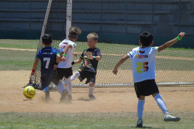 Equipos mazatlecos se meten a semifinales en Copa Mazatlán