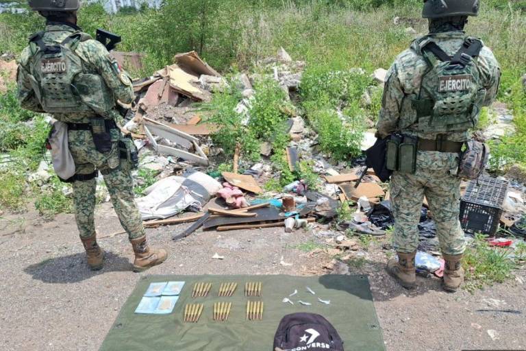 Ejército y Guardia Nacional aseguran cartuchos, mariguana y cristal en Alturas del Sur, Culiacán