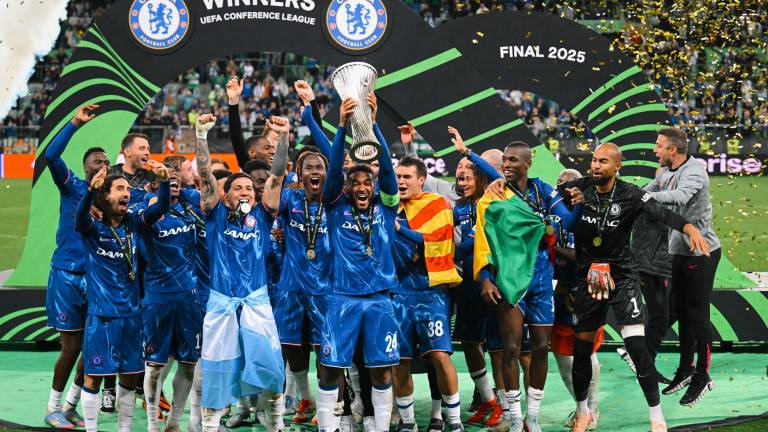 El Chelsea alza el título al cielo de Breslavia.