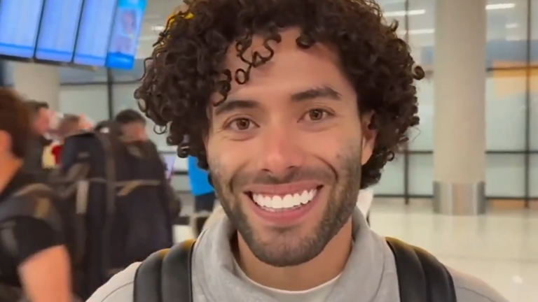 César “Chino” Huerta arriba a Bélgica.