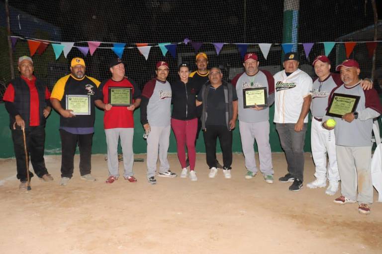 Inaugura Alianza de Camiones Urbanos de Mazatlán temporada de Liga de Softbol Camionera