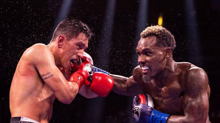 Juan Macías Montiel no pudo derrotar a Jermall Charlo.