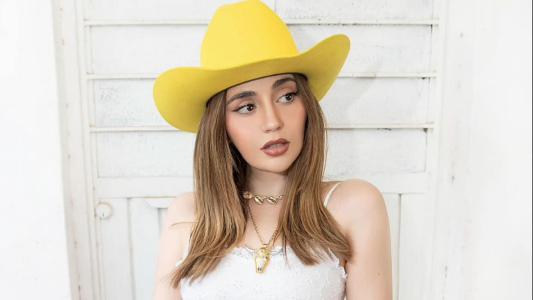 Carolina Ross presenta el video oficial con El Sinaloense.