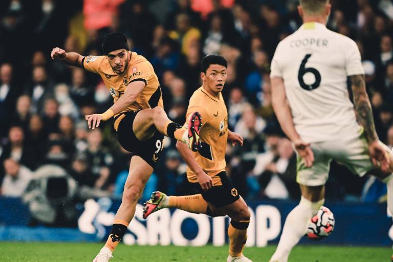 Los Wolves de Raúl Jiménez dejan escapar el triunfo ante el Leeds de Bielsa